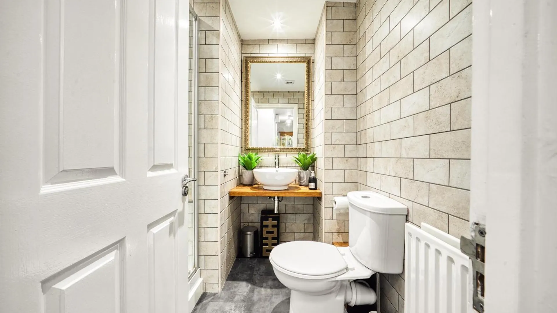 Pied-A-Terre Near The Docks - Wifi & Washing Machine Apartment Gloucester United Kingdom