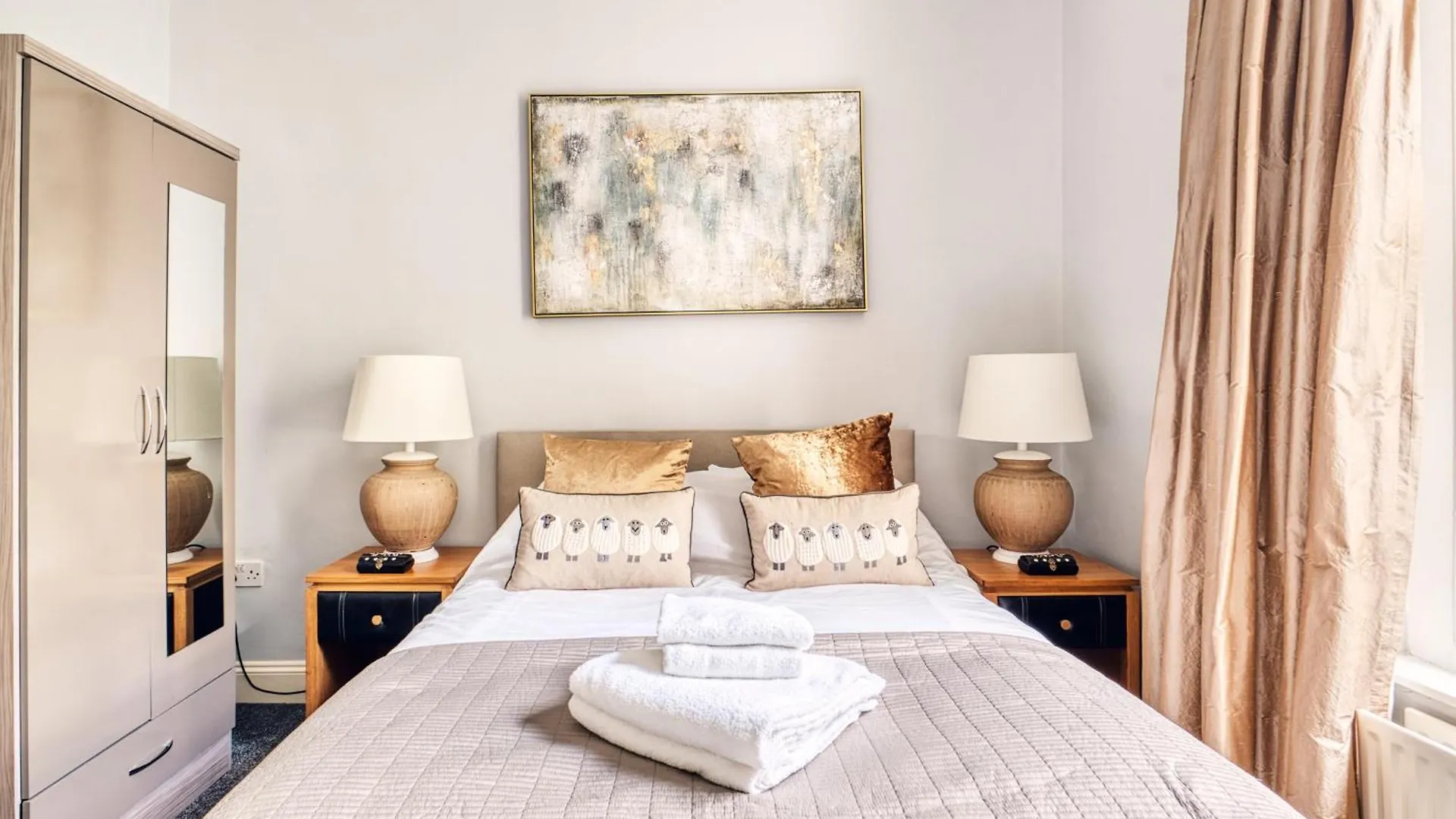 Pied-A-Terre Near The Docks - Wifi & Washing Machine Apartment Gloucester United Kingdom