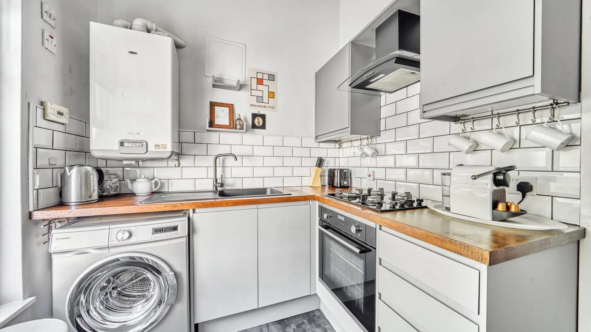 Pied-A-Terre Near The Docks - Wifi & Washing Machine Apartment Gloucester United Kingdom