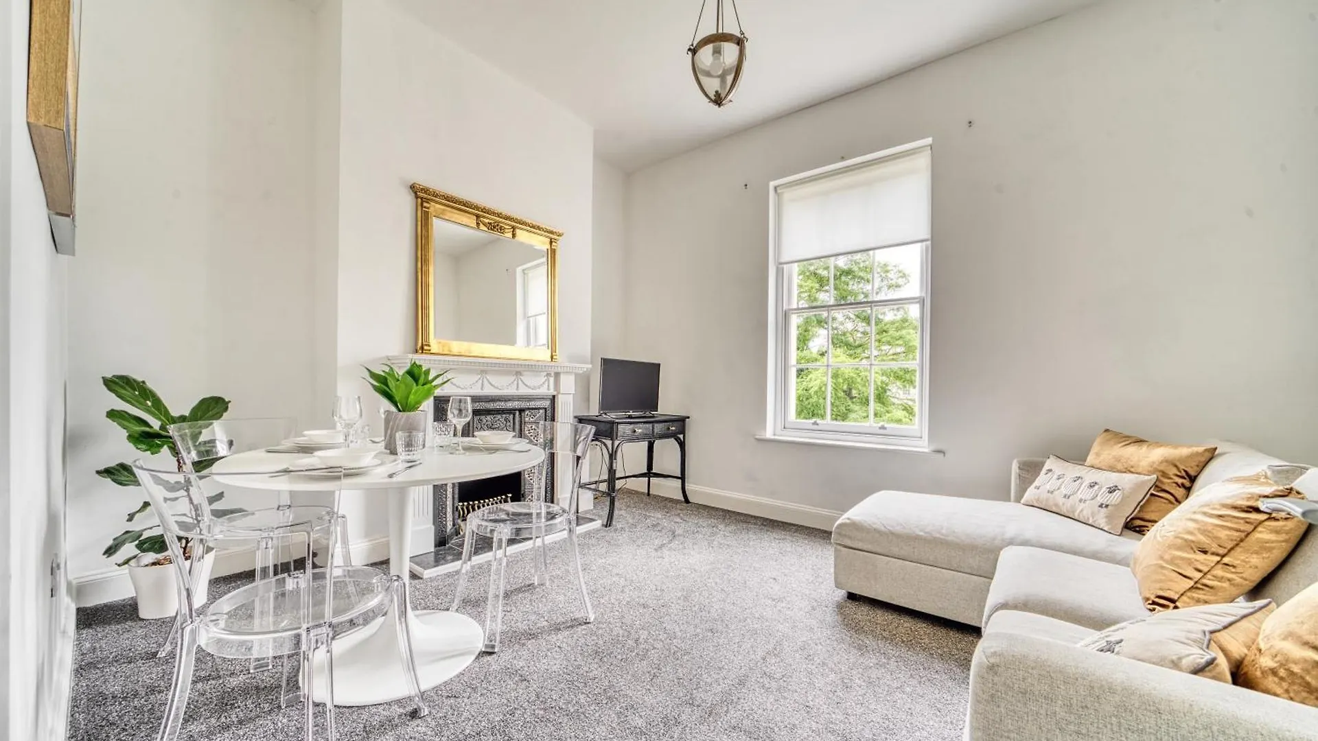 Pied-A-Terre Near The Docks - Wifi & Washing Machine Apartment Gloucester